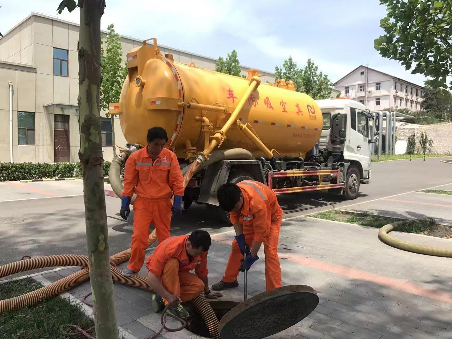 爱民化粪池清理与5-8吨吸粪车施工效率分析